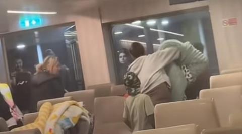 ΒΙΝΤΕΟ: Χάος στο πλοίο «Νήσος Σάμος», Ρομά άναψαν τσιγάρο και αμέσως ενεργοποιήθηκε το σύστημα πυρόσβεσης