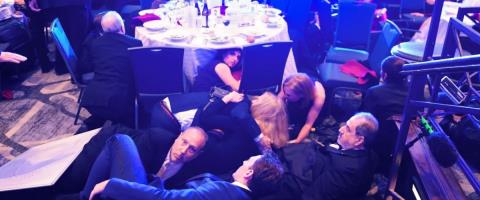 Δεν συνεργάζεται ο δράστης που άνοιξε πυρ στο δείπνο του Λευκού Οίκου-Κατείχε νόμιμα τα όπλα, στόχος κυβερνητικοί και «πιθανόν ο Τραμπ»