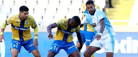 Ο Λουκάσεν έκλεψε τη νίκη από τον ΑΠΟΕΛ, σκόραρε στις καθυστερήσεις και έκλεψε τη δόξα από το Ντράζιτς