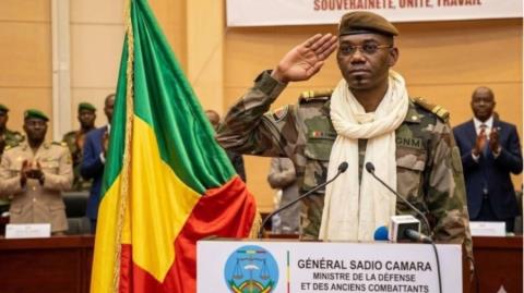 ΒΙΝΤΕΟ: Νεκρός ο υπουργός Άμυνας του Μάλι σε συντονισμένη επίθεση ανταρτών