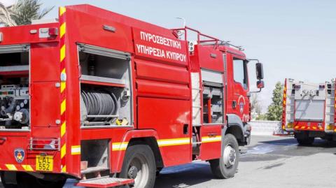 Πυρκαγιά σε πτηνοτροφική μονάδα στη Λευκωσία-Ζημιές σε οχήματα και εξοπλισμό