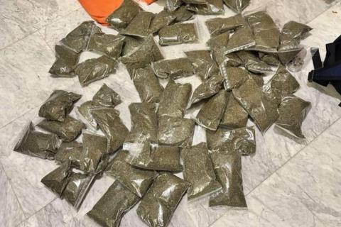 Εντοπίστηκαν ενάμιση κιλό ναρκωτικά και μεγάλο χρηματικό ποσό σε οικία στη Λευκωσία-Χειροπέδες σε 28χρονο