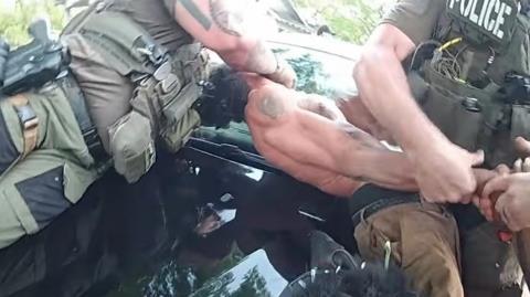 ΒΙΝΤΕΟ: Άνδρας δάγκωσε σκύλο της Αστυνομίας την ώρα της σύλληψής του στην Αλαμπάμα