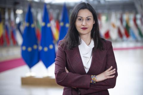 &Upsilon;&pi;. &Gamma;&epsilon;&omega;&rho;&gamma;ί&alpha;&sigmaf;: &Eta; &nu;έ&alpha; &Kappa;&Alpha;&Pi; &pi;&rho;έ&pi;&epsilon;&iota; &nu;&alpha; &sigma;&tau;&eta;&rho;ί&xi;&epsilon;&iota; &alpha;&gamma;&rho;ό&tau;&epsilon;&sigmaf; &kappa;&alpha;&iota; &epsilon;&pi;&iota;&sigma;&iota;&tau;&iota;&sigma;&tau;&iota;&kappa;ή &alpha;&sigma;&phi;ά&lambda;&epsilon;&iota;&alpha;