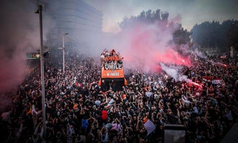 ΒΙΝΤΕΟ: Έπεσαν τα τείχη για τον κυπελλούχο ΟΦΗ-Συγκλονιστική φιέστα στο Ηράκλειο με δάκρυα περηφάνιας