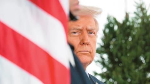 Ο Τραμπ εμφανίζεται επιφυλακτικός απέναντι στην πρόταση του Ιράν για τα στενά του Ορμούζ