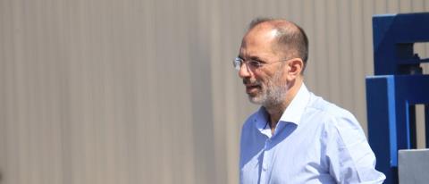 O. &Mu;&iota;&chi;&alpha;&eta;&lambda;ί&delta;&eta;&sigmaf;: &Alpha;&nu;ί&kappa;&alpha;&nu;&omicron; &kappa;&alpha;&iota; &delta;&iota;&epsilon;&phi;&theta;&alpha;&rho;&mu;έ&nu;&omicron; &kappa;&rho;ά&tau;&omicron;&sigmaf;. &Pi;&omicron;&lambda;έ&mu;&eta;&sigma;&alpha; &tau;&eta; &delta;&iota;&alpha;&phi;&theta;&omicron;&rho;ά &kappa;&alpha;&iota; &pi;&lambda;ή&rho;&omega;&sigma;&alpha; &tau;&omicron; &tau;ί&mu;&eta;&mu;&alpha; &mu;&epsilon; &tau;&eta;&nu; &alpha;&pi;ό&lambda;&upsilon;&sigma;&eta; &mu;&omicron;&upsilon;