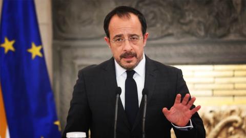 &Nu;. &Chi;&rho;&iota;&sigma;&tau;&omicron;&delta;&omicron;&upsilon;&lambda;ί&delta;&eta;&sigmaf; &gamma;&iota;&alpha; &upsilon;&pi;ό&theta;&epsilon;&sigma;&eta; &Sigma;ά&nu;&tau;&eta;: H &epsilon;&kappa;&tau;&epsilon;&lambda;&epsilon;&sigma;&tau;&iota;&kappa;ή &epsilon;&xi;&omicron;&upsilon;&sigma;ί&alpha; &delta;&epsilon;&nu; &epsilon;&mu;&pi;&lambda;έ&kappa;&epsilon;&tau;&alpha;&iota; &kappa;&alpha;&iota; &omicron; &Pi;&rho;ό&epsilon;&delta;&rho;&omicron;&sigmaf; &delta;&epsilon;&nu; &epsilon;&mu;&pi;&lambda;έ&kappa;&epsilon;&tau;&alpha;&iota; &sigma;&tau;&iota;&sigmaf; &alpha;&nu;&alpha;&kappa;&rho;&iota;&tau;&iota;&kappa;έ&sigmaf; &delta;&iota;&alpha;&delta;&iota;&kappa;&alpha;&sigma;ί