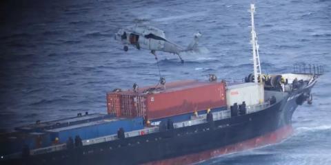 ΒΙΝΤΕΟ: Νέο ρεσάλτο από Αμερικανούς πεζοναύτες σε πλοίο στην Αραβική Θάλασσα-Μετέφερε εμπορευματοκιβώτια