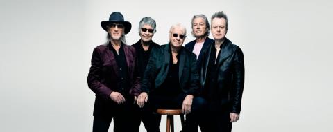 &Omicron; &kappa;&iota;&theta;&alpha;&rho;ί&sigma;&tau;&alpha;&sigmaf; &tau;&omega;&nu; Deep Purple, Ritchie Blackmore, &alpha;&pi;&omicron;&kappa;ά&lambda;&upsilon;&psi;&epsilon; ό&tau;&iota; &epsilon;ί&nu;&alpha;&iota; &theta;&alpha;&upsilon;&mu;&alpha;&sigma;&tau;ή&sigmaf; &tau;&eta;&sigmaf; Έ&lambda;&epsilon;&nu;&alpha;&sigmaf; &Pi;&alpha;&pi;&alpha;&rho;ί&zeta;&omicron;&upsilon;!