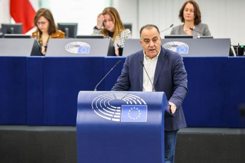 E&theta;&epsilon;&sigma;&epsilon; &theta;έ&mu;&alpha; &epsilon;&nu;ώ&pi;&iota;&omicron;&nu; &Epsilon;&upsilon;&rho;&omega;&kappa;&omicron;&iota;&nu;&omicron;&beta;&omicron;&upsilon;&lambda;ί&omicron;&upsilon; &omicron; &Gamma;&epsilon;&omega;&rho;&gamma;ί&omicron;&upsilon; &gamma;&iota;&alpha; &tau;&omicron; &mu;&alpha;ύ&rho;&omicron; &beta;&alpha;&nu;-&Zeta;ή&tau;&eta;&sigma;&epsilon; &epsilon;&pi;&alpha;&nu;ά&nu;&omicron;&iota;&gamma;&mu;&alpha; &tau;&eta;&sigmaf; &upsilon;&pi;ό&theta;&epsilon;&sigma;&eta;&sigmaf; &pi;&omicron;&upsilon; έ&kappa;&lambda;&epsilon;&iota;&sigma;&epsilon; &alpha;&pi;ό &tau;&eta; &Nu;&omicron;&mu;&iota;&kappa;ή &Upsilon;&pi;&eta;&rho;&epsilon;&sigma;ί&alpha;