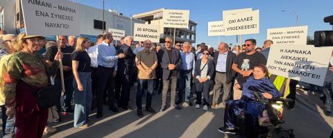 &Tau;&eta;&nu; &alpha;&nu;ά&pi;&tau;&upsilon;&xi;&eta; &tau;&omicron;&upsilon; &lambda;&iota;&mu;&alpha;&nu;&iota;&omicron;ύ &kappa;&alpha;&iota; &mu;&alpha;&rho;ί&nu;&alpha;&sigmaf; &Lambda;ά&rho;&nu;&alpha;&kappa;&alpha;&sigmaf; &alpha;&pi;&alpha;ί&tau;&eta;&sigma;&alpha;&nu; &delta;&eta;&mu;ό&tau;&epsilon;&sigmaf; &sigma;&epsilon; &delta;&iota;&alpha;&mu;&alpha;&rho;&tau;&upsilon;&rho;ί&alpha;-&laquo;&Tau;έ&lambda;&omicron;&sigmaf; &omicron;&iota; &upsilon;&pi;&omicron;&sigma;&chi;έ&sigma;&epsilon;&iota;&sigmaf; &alpha;&pi;&alpha;&iota;&tau;&omicron;ύ&mu;&epsilon; έ&rho;&gamma;&alpha;&raquo;