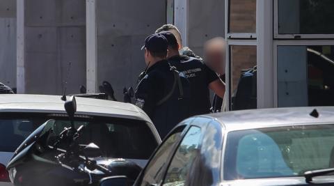 Απολογείται σήμερα ο 89χρονος για τη διπλή ένοπλη επίθεση στον ΕΦΚΑ Κεραμεικού και τη Λουκάρεως-Βαρύ το κατηγορητήριο