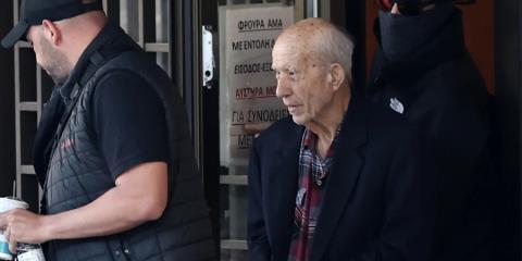 Αποκαλύψεις από την κόρη του 89χρονου που άνοιξε πυρ στην Αθήνα-«Με κλείδωνε σπίτι, έλεγε δεν είμαι παιδί του και ότι έβλεπε δαίμονες»