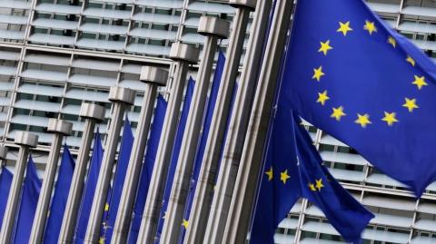 Κομισιόν σε Τραμπ: Θα κρατήσουμε ανοιχτές τις επιλογές μας αν προχωρήσουν οι δασμοί