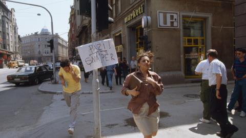 Φρικιαστικές αποκαλύψεις για το «σαφάρι αμάχων» στο Σαράγεβο-Οι ξένοι συναγωνίζονταν ποιος θα σκοτώσει την πιο όμορφη γυναίκα
