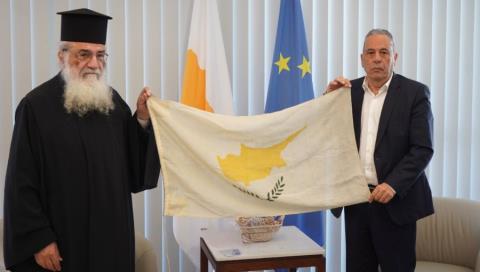 Στο ΥΠΑΜ κυπριακή σημαία από το αεροδρόμιο Λευκωσίας του 1974-Την κατείχε στρατιώτης της ΕΛΔΥΚ