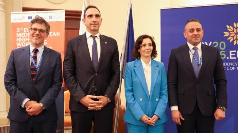 &Sigma;&tau;&rho;&alpha;&tau;&eta;&gamma;&iota;&kappa;ό &kappa;έ&nu;&tau;&rho;&omicron; &omicron; &kappa;ό&mu;&beta;&omicron;&sigmaf; &pi;&upsilon;&rho;ό&sigma;&beta;&epsilon;&sigma;&eta;&sigmaf; &sigma;&tau;&eta;&nu; &Kappa;ύ&pi;&rho;&omicron; &gamma;&iota;&alpha; &tau;&eta;&nu; &Epsilon;&pi;ί&tau;&rho;&omicron;&pi;&omicron; &Lambda;&alpha;&mu;&pi;ί&mu;&pi;-&Theta;&alpha; &phi;&iota;&lambda;&omicron;&xi;&epsilon;&nu;&eta;&theta;&omicron;ύ&nu; έ&xi;&iota; &pi;&rho;&omicron;&epsilon;&gamma;&kappa;&alpha;&tau;&epsilon;&sigma;&tau;&eta;&mu;έ&nu;&alpha; &alpha;&epsilon;&rho;&omicron;&sigma;&kappa;ά&phi;&eta;