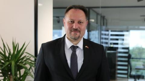 Ασυμβίβαστη την Τουρκία για το Κυπριακό-Τα βάζει με τον Πρόεδρο για την ανάπτυξη αμυντικής βιομηχανίας ο Οζτουρκλέρ
