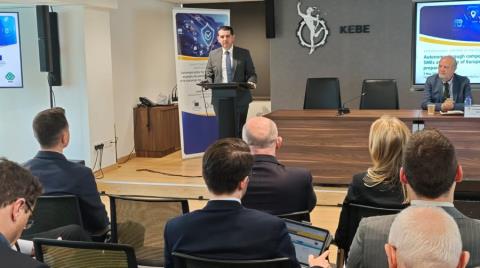 &Sigma;&tau;&omicron;&chi;&epsilon;ύ&epsilon;&iota; &sigma;&epsilon; &epsilon;&nu;&delta;&upsilon;&nu;ά&alpha;&mu;&omega;&sigma;&eta; &tau;&omega;&nu; &mu;&iota;&kappa;&rho;&omicron;&mu;&epsilon;&sigma;&alpha;ί&omega;&nu; &epsilon;&pi;&iota;&chi;&epsilon;&iota;&rho;ή&sigma;&epsilon;&omega;&nu; &omicron; &Delta;&alpha;&mu;&iota;&alpha;&nu;ό&sigmaf;-&laquo;&Epsilon;&pi;&epsilon;&nu;&delta;ύ&omicron;&upsilon;&mu;&epsilon; &epsilon;&nu;&epsilon;&rho;&gamma;ά &sigma;&tau;&eta;&nu; &epsilon;&pi;&iota;&chi;&epsilon;&iota;&rho;&eta;&mu;&alpha;&tau;&iota;&kappa;ό&tau;&eta;&tau;&alpha;&raquo;