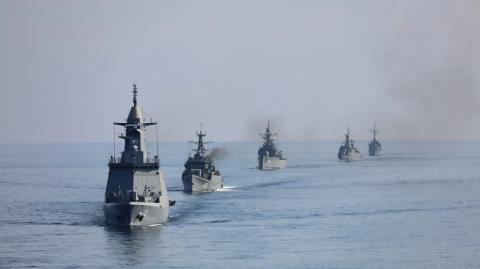 Εύθραυστη εκεχειρία με ανταλλαγές πυρών ΗΠΑ με Ιράν στο Ορμούζ-Τα πλήγματά μας ήταν χάδι λέει ο Τραμπ, απειλεί ξανά την Τεχεράνη