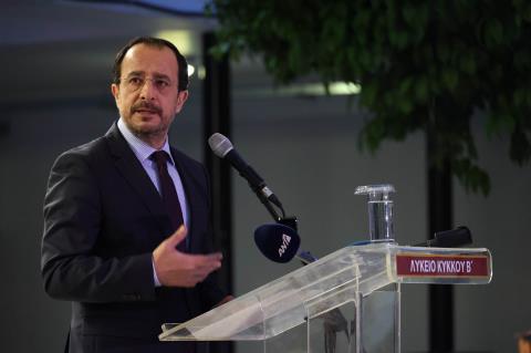 &Alpha;ύ&xi;&eta;&sigma;&eta; &sigma;&tau;&alpha; 2,3 &epsilon;&kappa;&alpha;&tau;. &epsilon;&upsilon;&rho;ώ &tau;&eta;&sigmaf; &chi;&omicron;&rho;&eta;&gamma;ί&alpha;&sigmaf; &sigma;&tau;&alpha; &Sigma;&omega;&mu;&alpha;&tau;&epsilon;ί&alpha; &alpha;&nu;&alpha;&kappa;&omicron;ί&nu;&omega;&sigma;&epsilon; &omicron; &Pi;&rho;ό&epsilon;&delta;&rho;&omicron;&sigmaf;-&laquo;&Theta;έ&lambda;&omicron;&upsilon;&mu;&epsilon; &nu;&alpha; &tau;&alpha; &sigma;&tau;&eta;&rho;ί&zeta;&omicron;&upsilon;&mu;&epsilon; &iota;&delta;&iota;&alpha;ί&tau;&epsilon;&rho;&alpha;, &epsilon;&pi;&iota;&tau;&epsilon;&lambda;&omicron;ύ&nu; &pi;&omicron;&lambda;&upsilon;&epsilon;&pi;ί&pi;&epsilon;