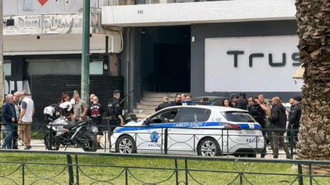 Πυροβόλησαν γυναίκα έξω από μπαρ στην Καλλιθέα-Συνελήφθη ο δράστης