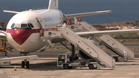 Έφυγε από την Ελευσίνα το C27 για να παραλάβει από την Ολλανδία τον Έλληνα που βρισκόταν στο κρουαζιερόπλοιο με τον χανταϊό