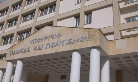 &Pi;&alpha;&rho;&alpha;&chi;ώ&rho;&eta;&sigma;&eta; &chi;&omicron;&rho;&eta;&gamma;&iota;ώ&nu; &sigma;&epsilon; &delta;&upsilon;&omicron; &mu;&alpha;&theta;ή&tau;&rho;&iota;&epsilon;&sigmaf; &pi;&omicron;&upsilon; &phi;&omicron;&iota;&tau;&omicron;ύ&nu; &sigma;&epsilon; &sigma;&chi;&omicron;&lambda;&epsilon;ί&alpha; &tau;&epsilon;&chi;&nu;ώ&nu; &sigma;&tau;&omicron; &epsilon;&xi;&omega;&tau;&epsilon;&rho;&iota;&kappa;ό