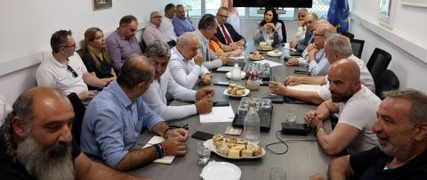 &Sigma;&upsilon;&mu;&phi;&omega;&nu;&omicron;ύ&nu; ό&tau;&iota; &delta;&iota;&alpha;&phi;&omega;&nu;&omicron;ύ&nu; &gamma;&iota;&alpha; &alpha;&pi;&omicron;&zeta;&eta;&mu;&iota;ώ&sigma;&epsilon;&iota;&sigmaf; &delta;&iota;&alpha;&mu;&alpha;&rho;&tau;&upsilon;&rho;ό&mu;&epsilon;&nu;&omicron;&iota; &kappa;&tau;&eta;&nu;&omicron;&tau;&rho;ό&phi;&omicron;&iota; &kappa;&alpha;&iota; &Upsilon;&pi;. &Gamma;&epsilon;&omega;&rho;&gamma;ί&alpha;&sigmaf;-&Iota;&kappa;&alpha;&nu;&omicron;&pi;&omicron;&iota;&eta;&mu;έ&nu;&omicron;&iota; &mu;&epsilon; &Mu;&alpha;&lambda;ά, &delta;&upsilon;&sigma;&alpha;&rho;&epsilon;&sigma;&tau;&eta;&mu;έ&nu;&omicron;&iota; &alpha;&pi;ό &tau;