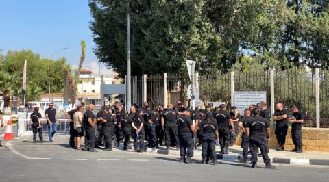 &Sigma;&epsilon; 24&omega;&rho;&eta; &alpha;&pi;&epsilon;&rho;&gamma;ί&alpha; &omicron;&iota; &delta;&epsilon;&sigma;&mu;&omicron;&phi;ύ&lambda;&alpha;&kappa;&epsilon;&sigmaf; &tau;&eta;&sigmaf; &Iota;&sigma;ό&tau;&eta;&tau;&alpha;&sigmaf;-&Kappa;&alpha;&tau;&alpha;&gamma;&gamma;έ&lambda;&lambda;&omicron;&upsilon;&nu; &tau;&eta; &sigma;&upsilon;&mu;&pi;&epsilon;&rho;&iota;&phi;&omicron;&rho;ά &tau;&eta;&sigmaf; &Sigma;&iota;&alpha;&lambda;ή, &phi;ί&mu;&omega;&sigma;&eta;, &pi;&alpha;&rho;ά&nu;&omicron;&mu;&epsilon;&sigmaf; &delta;&iota;&alpha;&tau;&alpha;&gamma;έ&sigmaf; &kappa;&alpha;&iota; &sigma;&upsilon;&nu;&theta;ή&kappa;&epsilon;&sigmaf; &epsilon;&rho;&gamma;&alpha;&sigma;