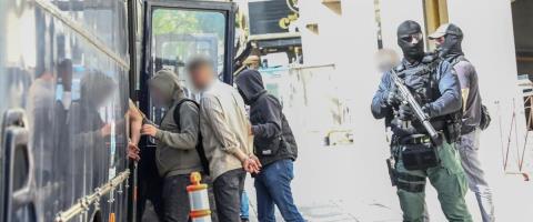 Ο ρόλος κλειδί της 26χρονης συντρόφου του αρχηγού των ληστών της τράπεζας στην Κάτω Τιθορέα-Η «γυναίκα με το καλάσνικοφ»
