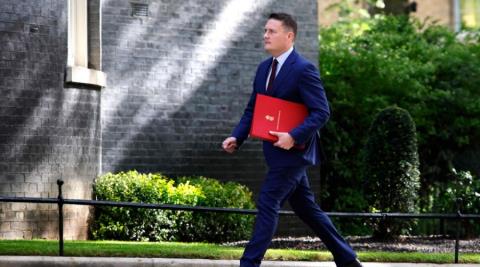 Παραιτήθηκε ο υπουργός Υγείας της Βρετανίας-«Έχασα την εμπιστοσύνη μου στην ηγεσία Στάρμερ»