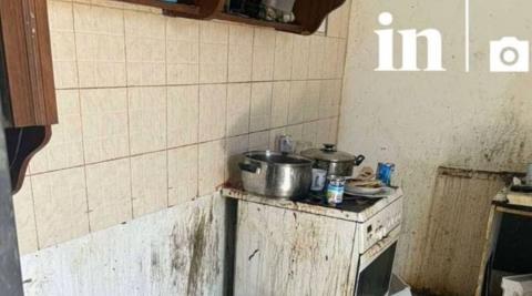 Υποσιτισμένα τα τρία παιδιά που ζούσαν σε σπίτι τρώγλη στην Ελλάδα-Μόλις 7 ετών το μεγαλύτερο