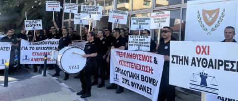 &Beta;&Iota;&Nu;&Tau;&Epsilon;&Omicron;: &Pi;&rho;&omicron;&epsilon;&iota;&delta;&omicron;&pi;&omicron;&iota;&omicron;ύ&nu; &alpha;&kappa;ό&mu;&eta; &kappa;&alpha;&iota; &mu;&epsilon; &kappa;&lambda;&epsilon;ί&sigma;&iota;&mu;&omicron; &tau;&omega;&nu; &Phi;&upsilon;&lambda;&alpha;&kappa;ώ&nu; &omicron;&iota; &delta;&epsilon;&sigma;&mu;&omicron;&phi;ύ&lambda;&alpha;&kappa;&epsilon;&sigmaf;-&laquo;&Alpha;&pi;&alpha;&iota;&tau;&omicron;ύ&mu;&epsilon; &alpha;&nu;&epsilon;&xi;ά&rho;&tau;&eta;&tau;&omicron; &Delta;&iota;&epsilon;&upsilon;&theta;&upsilon;&nu;&tau;ή, ό&chi;&iota; ά&lambda;&lambda;&omicron; &Sigma;&tau;&rho;&alpha;&tau;ό &kappa;&alpha;&iota; &Alpha;&sigma;&tau;&upsilon;&nu;