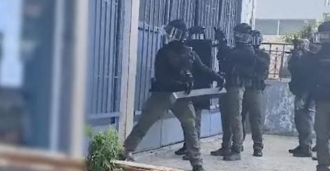 ΒΙΝΤΕΟ: Η στιγμή που η ΕΛΑΣ κάνει έφοδο σε «τηλεφωνικό κέντρο» εγκληματικής οργάνωσης-Συνελήφθησαν δέκα άτομα