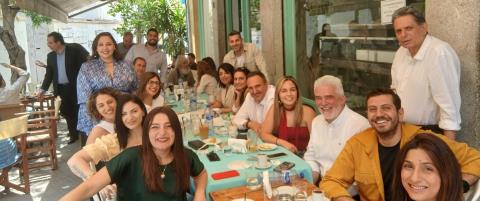 &Alpha;&pi;&omicron;&sigma;&upsilon;&mu;&phi;ό&rho;&eta;&sigma;&eta; &kappa;&alpha;&iota; &chi;&alpha;&lambda;ά&rho;&omega;&sigma;&eta; &pi;&rho;&iota;&nu; &alpha;&pi;ό &mu;&iota;&alpha; &kappa;&alpha;&theta;&rsquo; ό&lambda;&alpha; &alpha;&gamma;&chi;&omega;&tau;&iota;&kappa;ή &Kappa;&upsilon;&rho;&iota;&alpha;&kappa;ή-&Kappa;&alpha;&phi;έ&sigmaf; &kappa;&alpha;&iota; &phi;&alpha;&gamma;&eta;&tau;ό &gamma;&iota;&alpha; &tau;&iota;&sigmaf; &eta;&gamma;&epsilon;&sigma;ί&epsilon;&sigmaf; &tau;&omega;&nu; &kappa;&omicron;&mu;&mu;ά&tau;&omega;&nu; &sigma;&epsilon; &alpha;&nu;ά&lambda;&alpha;&phi;&rho;&omicron; &kappa;&lambda;ί&mu;&alpha; (