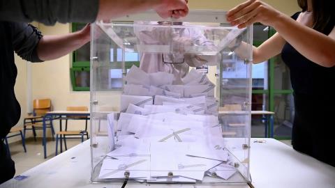 &Alpha;&nu;&alpha;&theta;&epsilon;&omega;&rho;ή&theta;&eta;&kappa;&alpha;&nu; &tau;&alpha; &sigma;&tau;&omicron;&iota;&chi;&epsilon;ί&alpha; &tau;&omega;&nu; &kappa;ύ&pi;&rho;&iota;&omega;&nu; &psi;&eta;&phi;&omicron;&phi;ό&rho;&omega;&nu; &sigma;&tau;&iota;&sigmaf; &Beta;&rho;&upsilon;&xi;έ&lambda;&lambda;&epsilon;&sigmaf;-Έ&phi;&tau;&alpha;&sigma;&alpha;&nu; &tau;&omicron;&upsilon;&sigmaf; 585