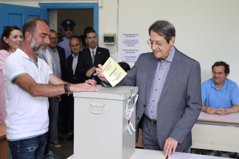 &Tau;&omicron; &delta;&iota;&alpha;&kappa;ύ&beta;&epsilon;&upsilon;&mu;&alpha; &pi;&omicron;&upsilon; &alpha;&nu;έ&delta;&epsilon;&iota;&xi;&epsilon; &gamma;&iota;&alpha; &tau;&iota;&sigmaf; &beta;&omicron;&upsilon;&lambda;&epsilon;&upsilon;&tau;&iota;&kappa;έ&sigmaf; &epsilon;&kappa;&lambda;&omicron;&gamma;έ&sigmaf; &omicron; &Nu;ί&kappa;&omicron;&sigmaf; &Alpha;&nu;&alpha;&sigma;&tau;&alpha;&sigma;&iota;ά&delta;&eta;&sigmaf;-&laquo;&Lambda;ά&theta;&omicron;&sigmaf; &mu;&epsilon;&tau;ά &tau;&eta;&nu; &alpha;&pi;&omicron;&mu;ά&kappa;&rho;&upsilon;&nu;&sigma;&eta; &alpha;&pi;ό &tau;&omicron; &tau;&alpha;&mu;&epsilon;ί&omicron; &delta;&epsilon;&nu; &alpha;&nu;&alpha;&gamma;&nu;&omega;&rho;ί
