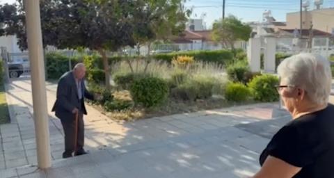 &Beta;&Iota;&Nu;&Tau;&Epsilon;&Omicron;: &Zeta;&epsilon;ύ&gamma;&omicron;&sigmaf; &eta;&lambda;&iota;&kappa;&iota;&omega;&mu;έ&nu;&omega;&nu; &sigma;&tau;&eta; &Lambda;ά&rho;&nu;&alpha;&kappa;&alpha; &alpha;&pi;&omicron;&chi;ώ&rho;&eta;&sigma;&epsilon; &alpha;&pi;ό &epsilon;&kappa;&lambda;&omicron;&gamma;&iota;&kappa;ό &kappa;έ&nu;&tau;&rho;&omicron; &chi;&omega;&rho;ί&sigmaf; &nu;&alpha; &psi;&eta;&phi;ί&sigma;&epsilon;&iota;-&laquo;&Epsilon;&nu; &theta;&alpha; &psi;&eta;&phi;ί&sigma;&omicron;&upsilon;&mu;&epsilon;, &kappa;&omicron;&rho;ό&iota;&delta;&alpha; &epsilon;ί&mu;&alpha;&sigma;&tau;&epsilon;;&raquo;