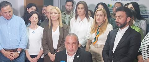 &Pi;&alpha;&pi;&alpha;&delta;&omicron;ύ&rho;&eta;&sigmaf;: &Alpha;&pi;ό&lambda;&upsilon;&tau;&alpha; &sigma;&epsilon;&beta;&alpha;&sigma;&tau;ό &tau;&omicron; &alpha;&pi;&omicron;&tau;έ&lambda;&epsilon;&sigma;&mu;&alpha; &tau;&omega;&nu; &beta;&omicron;&upsilon;&lambda;&epsilon;&upsilon;&tau;&iota;&kappa;ώ&nu;-&laquo;&Mu;ά&lambda;&lambda;&omicron;&nu; &delta;&epsilon;&nu; έ&chi;&omicron;&upsilon;&mu;&epsilon; &kappa;&alpha;&tau;&alpha;&lambda;ά&beta;&epsilon;&iota; &tau;&iota; &alpha;&kappa;&rho;&iota;&beta;ώ&sigmaf; &theta;έ&lambda;&epsilon;&iota; &omicron; &kappa;ό&sigma;&mu;&omicron;&sigmaf;&raquo;