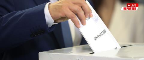 LIVE: &Sigma;&upsilon;&nu;έ&rho;&chi;&epsilon;&tau;&alpha;&iota; &tau;&omicron; &beta;&rho;ά&delta;&upsilon; &tau;&omicron; &Pi;&omicron;&lambda;&iota;&tau;&iota;&kappa;ό &Gamma;&rho;&alpha;&phi;&epsilon;ί&omicron; &tau;&omega;&nu; &Omicron;&iota;&kappa;&omicron;&lambda;ό&gamma;&omega;&nu; &kappa;&alpha;&iota; &alpha;&pi;&omicron;&phi;&alpha;&sigma;ί&zeta;&epsilon;&iota; &tau;&alpha; &epsilon;&pi;ό&mu;&epsilon;&nu;&alpha; &beta;ή&mu;&alpha;&tau;&alpha;-&Sigma;&tau;&omicron; &pi;&epsilon;&rho;ί&mu;&epsilon;&nu;&epsilon; &Epsilon;&Delta;&Epsilon;&Kappa;, &Delta;&Eta;&Pi;&Alpha; &kappa;&alpha;&iota; Volt