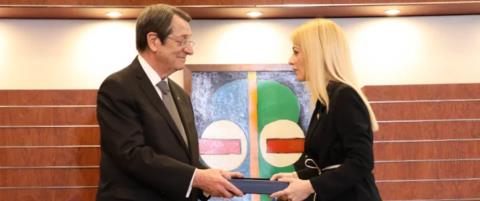 &Sigma;&upsilon;&gamma;&chi;&alpha;ί&rho;&epsilon;&iota; &theta;&epsilon;&rho;&mu;ά &tau;&eta;&nu; &Alpha;&nu;&nu;ί&tau;&alpha; &gamma;&iota;&alpha; &tau;&omicron; &alpha;&pi;&omicron;&tau;έ&lambda;&epsilon;&sigma;&mu;&alpha; &tau;&omicron;&upsilon; &Delta;&Eta;&Sigma;&Upsilon; &sigma;&tau;&iota;&sigmaf; &epsilon;&kappa;&lambda;&omicron;&gamma;έ&sigmaf; &omicron; &Alpha;&nu;&alpha;&sigma;&tau;&alpha;&sigma;&iota;ά&delta;&eta;&sigmaf;-&Tau;&omicron; &sigma;&alpha;&phi;έ&sigmaf; &mu;ή&nu;&upsilon;&mu;&alpha; &pi;&omicron;&upsilon; έ&sigma;&tau;&epsilon;&iota;&lambda;&epsilon; &omicron; &lambda;&alpha;ό&sigmaf; &kappa;&alpha;&iota; &eta;... &epsilon;&lambda;&pi;ί