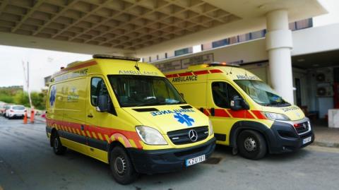 Οδηγός απεγκλωβίστηκε από το όχημά του μετά από τροχαίο στη Λεμεσό-Μεταφέρθηκε στο νοσοκομείο μαζί με ανήλικο συνεπιβάτη του