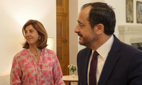 &Epsilon;&pi;&iota;&beta;&epsilon;&beta;&alpha;ί&omega;&sigma;&epsilon; &sigma;&upsilon;&nu;ά&nu;&tau;&eta;&sigma;&eta; &mu;&epsilon; &Omicron;&lambda;&gamma;&kappa;ί&nu; &sigma;&tau;&iota;&sigmaf; 8 &Iota;&omicron;&upsilon;&nu;ί&omicron;&upsilon; &omicron; &Pi;&rho;ό&epsilon;&delta;&rho;&omicron;&sigmaf;-&laquo;&Delta;&epsilon;&nu; &epsilon;ί&nu;&alpha;&iota; &eta; &pi;&rho;ώ&tau;&eta; &pi;&omicron;&upsilon; &theta;&alpha; έ&chi;&omicron;&upsilon;&mu;&epsilon; &mu;έ&sigma;&alpha; &sigma;&tau;&omicron; &pi;&lambda;&alpha;ί&sigma;&iota;&omicron; &tau;&eta;&sigmaf; &nu;έ&alpha;&sigmaf; &pi;&rho;&omega;&tau;&omicron;&beta;&omicron;&upsilon;&lambda;ί&alpha;&sigmaf;