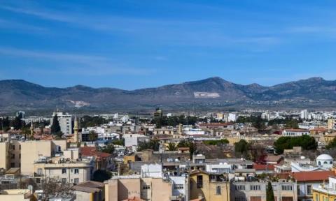 &Tau;&rho;ί&alpha; ά&tau;&omicron;&mu;&alpha; &laquo;&upsilon;&pi;ό &kappa;&rho;ά&tau;&eta;&sigma;&eta;&raquo; &sigma;&tau;&alpha; &kappa;&alpha;&tau;&epsilon;&chi;ό&mu;&epsilon;&nu;&alpha; &gamma;&iota;&alpha; &pi;&lambda;&alpha;&sigma;&tau;ά &delta;&iota;&pi;&lambda;ώ&mu;&alpha;&tau;&alpha; &omicron;&delta;ή&gamma;&eta;&sigma;&eta;&sigmaf;