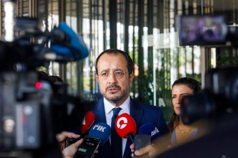 N. X&rho;&iota;&sigma;&tau;&omicron;&delta;&omicron;&upsilon;&lambda;ί&delta;&eta;&sigmaf;: &Eta; &Kappa;&upsilon;&beta;έ&rho;&nu;&eta;&sigma;&eta; &theta;&epsilon;&omega;&rho;&epsilon;ί &tau;&eta;&nu; &epsilon;&kappa;&pi;&alpha;ί&delta;&epsilon;&upsilon;&sigma;&eta; &omega;&sigmaf; &sigma;&tau;&rho;&alpha;&tau;&eta;&gamma;&iota;&kappa;ή &epsilon;&theta;&nu;&iota;&kappa;ή &pi;&rho;&omicron;&tau;&epsilon;&rho;&alpha;&iota;ό&tau;&eta;&tau;&alpha; &kappa;&alpha;&iota; &beta;&alpha;&sigma;&iota;&kappa;ό &mu;&omicron;&chi;&lambda;ό &beta;&iota;ώ&sigma;&iota;&mu;&eta;&sigmaf; &alpha;&nu;ά&pi;&tau;&upsilon;&xi;&eta;&sigmaf;