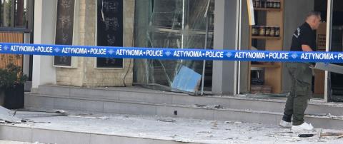 Έ&kappa;&rho;&eta;&xi;&eta; &beta;ό&mu;&beta;&alpha;&sigmaf; έ&xi;&omega; &alpha;&pi;ό &kappa;&rho;&epsilon;&omicron;&pi;&omega;&lambda;&epsilon;ί&omicron; &sigma;&tau;&eta;&nu; &Pi;ά&phi;&omicron;, &pi;&rho;&omicron;&kappa;&lambda;ή&theta;&eta;&kappa;&alpha;&nu; &epsilon;&kappa;&tau;&epsilon;&tau;&alpha;&mu;έ&nu;&epsilon;&sigmaf; &zeta;&eta;&mu;&iota;έ&sigmaf;-&Epsilon;&pi;&eta;&rho;&epsilon;ά&sigma;&tau;&eta;&kappa;&epsilon; &kappa;&alpha;&iota; &delta;&epsilon;ύ&tau;&epsilon;&rho;&omicron; &upsilon;&pi;&omicron;&sigma;&tau;&alpha;&tau;&iota;&kappa;ό (pics)