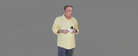 Ανδρέας Μικρούτσικος: «Ο Τραϊανός με έμαθε τη λέξη συντετριμμένος… Μέσα από έναν θάνατο παίρνουμε μάθημα αγάπης»
