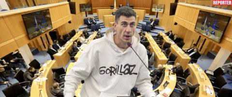 &Delta;&iota;&alpha;&phi;&omicron;&rho;&epsilon;&tau;&iota;&kappa;έ&sigmaf; &pi;&rho;&omicron;&sigma;&epsilon;&gamma;&gamma;ί&sigma;&epsilon;&iota;&sigmaf; &sigma;&tau;&eta;&nu; Ά&mu;&epsilon;&sigma;&eta; &Delta;&eta;&mu;&omicron;&kappa;&rho;&alpha;&tau;ί&alpha; &gamma;&iota;&alpha; &tau;&eta;&nu; &epsilon;&kappa;&lambda;&omicron;&gamma;ή &Pi;&rho;&omicron;έ&delta;&rho;&omicron;&upsilon; &tau;&eta;&sigmaf; &Beta;&omicron;&upsilon;&lambda;ή&sigmaf;-&Pi;&omicron;&iota;&omicron;&iota; &pi;&lambda;&eta;&sigma;ί&alpha;&sigma;&alpha;&nu; &tau;&omicron; &kappa;ό&mu;&mu;&alpha; &kappa;&alpha;&iota; &omicron;&iota; &delta;&iota;&alpha;&phi;&omega;&nu;ί&epsilon;&sigmaf; &gamma;&iota;&alpha; &tau;